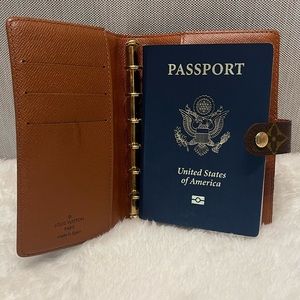 ❌SOLD❌ Authentic Louis Vuitton Agenda PM